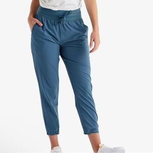 Freefly Women’s Breeze Cropped Lightweight Hiking Pants Blue XS‎